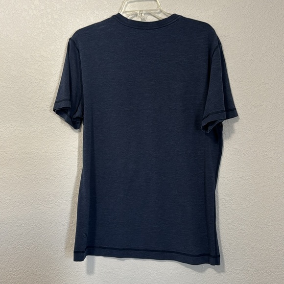 Lululemon V-neck shirt - Large - Picture 2 of 4